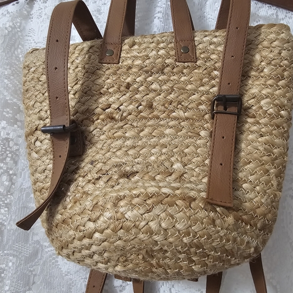 Cutest rattan mini backpack purse - Picture 2 of 5